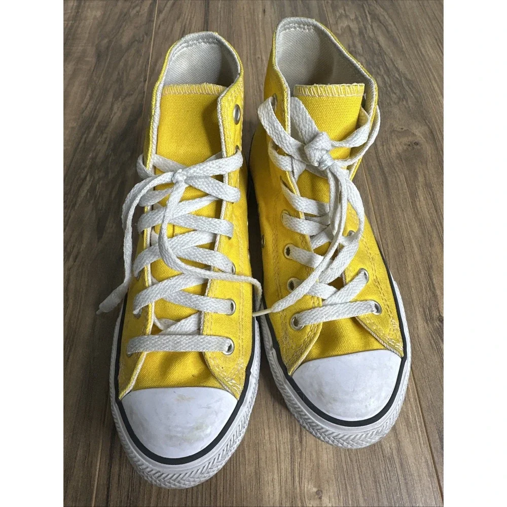 Chick Taylor Converse Kids‎ Size 3 High top Sneakers Yellow